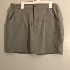 Brand new never worn women’s Baleaf skort